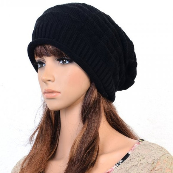 Knitted slouchy hats - Picture 2 of 3